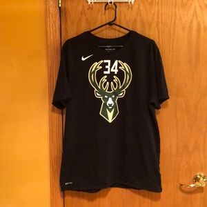 Black Giannis Antetokounmpo t shirt jersey. Xl